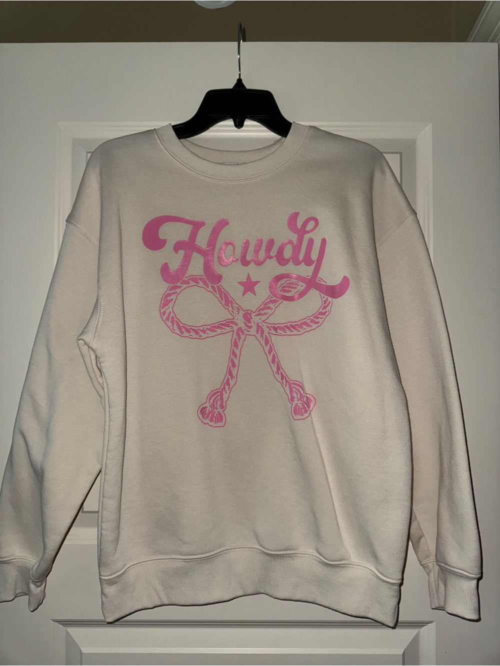 Women's Cream Sweatshirt with Pink 'Howdy' Graphic